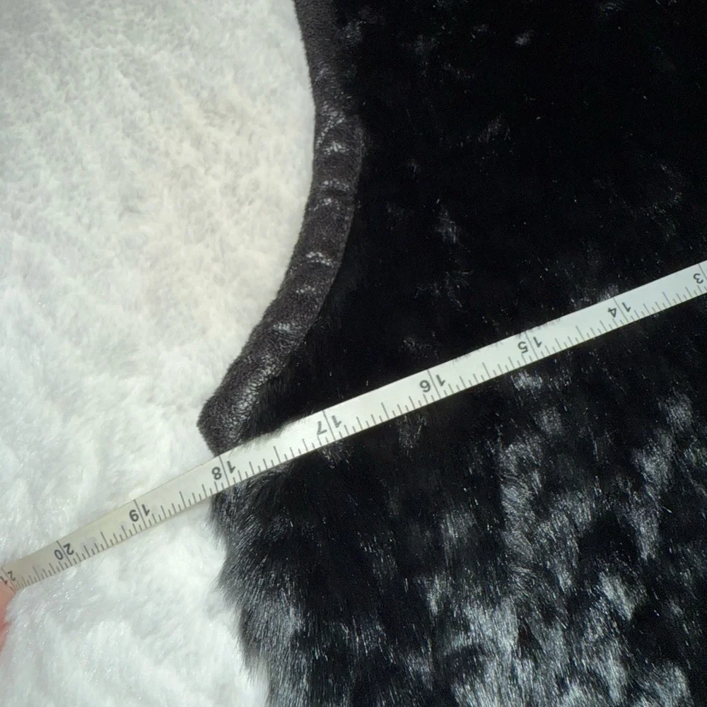 2 x 20$ Ruby Rd. Black Faux Fur Vest Size PM